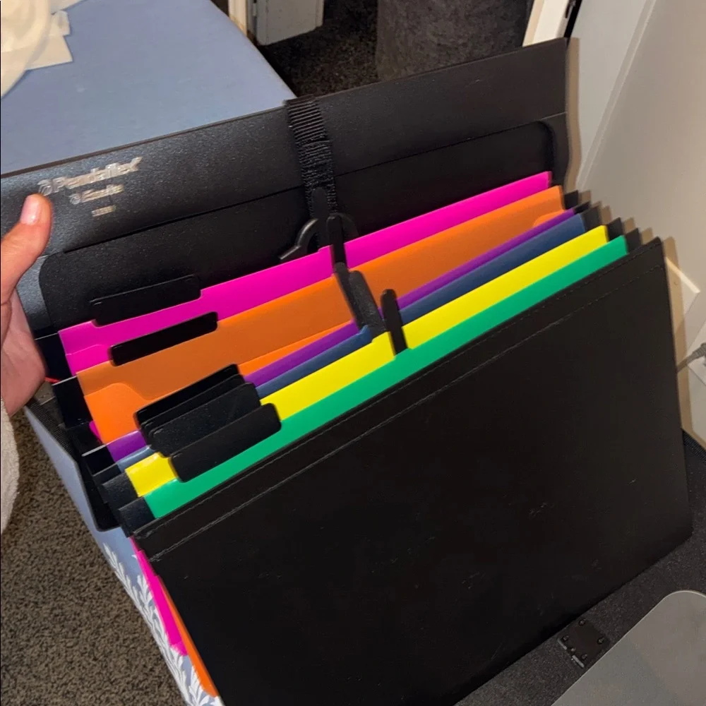 Pendaflex 6 Multicolor Hanging File Folders with Carry Case To Store Files